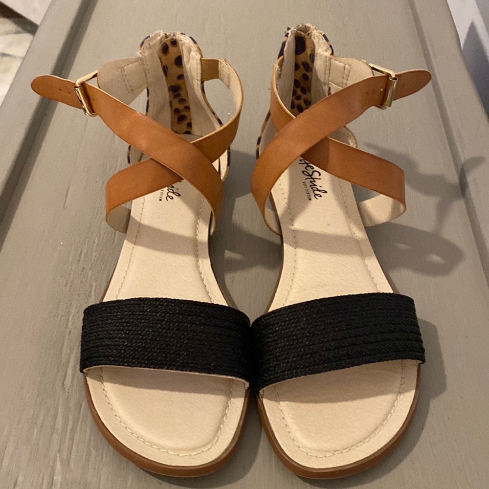 Comfy and Stylist! Life Stride Ankle wrap Black & Leopard print sandals